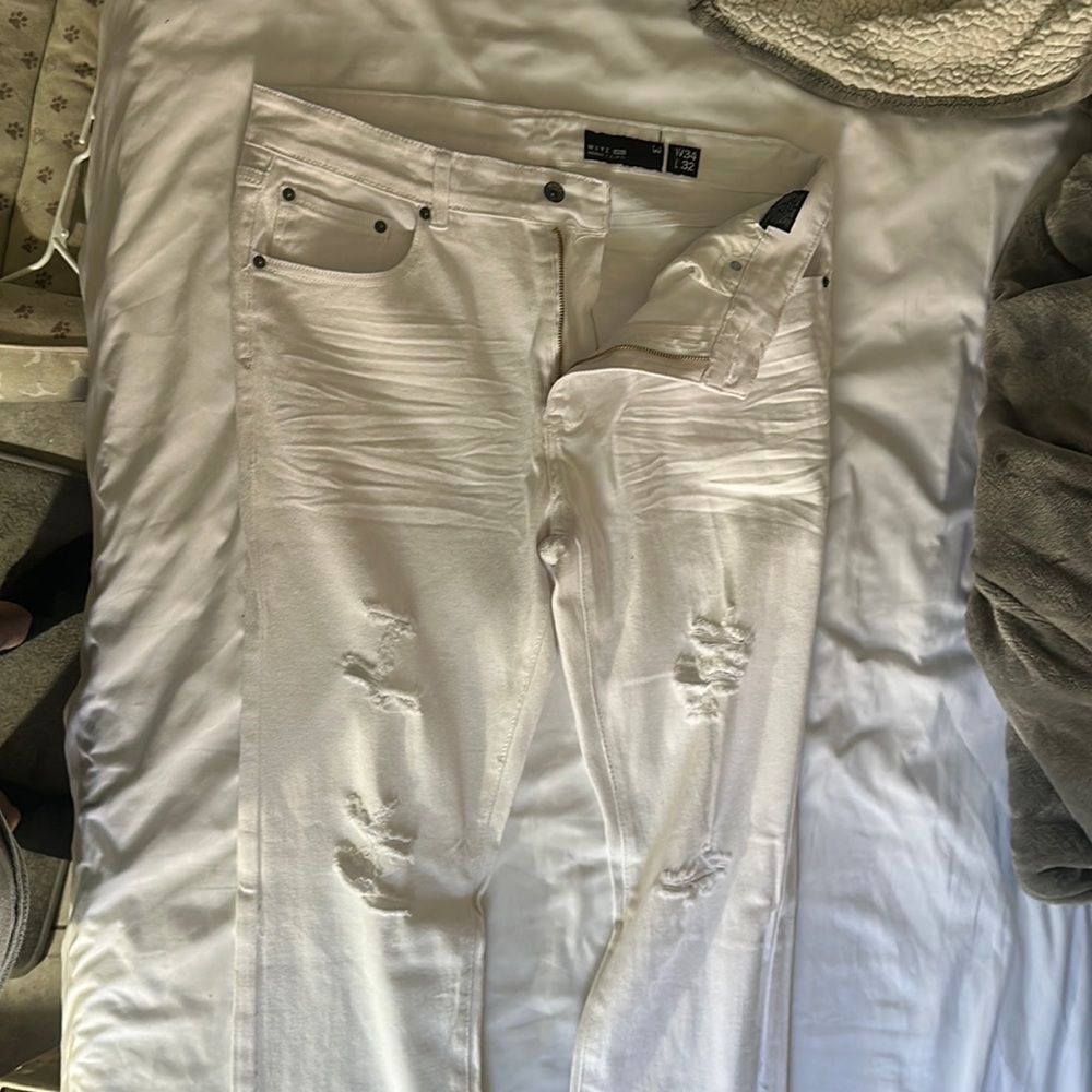 White pair of jeans that are are slim fit WXYZ’s size 34, link 32